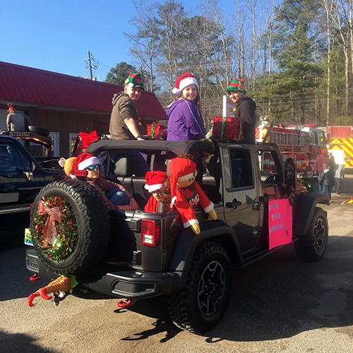 Argo Christmas Parade 2019 was a wonderful holiday event to kick off the Christmas season.  Here are a few photos to enjoy.  The City of Argo wishes each of you a very Merry Christmas!